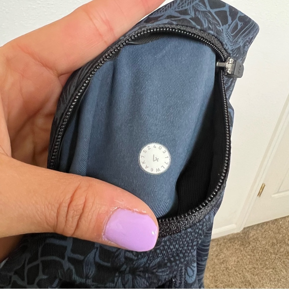 Lululemon- Speed Up Crop 21’ in Nouveau Mach Blue Black- 4 - Picture 4 of 8